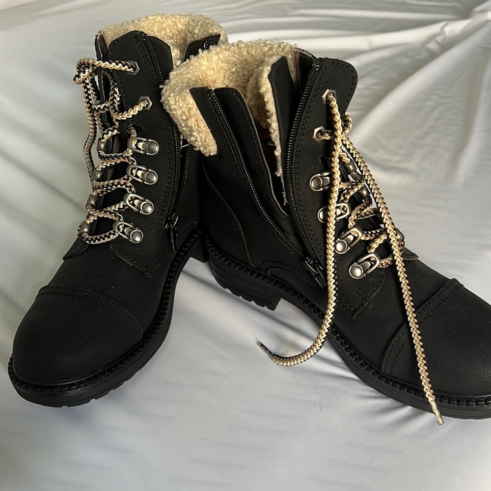 Report Boots Size 6 New